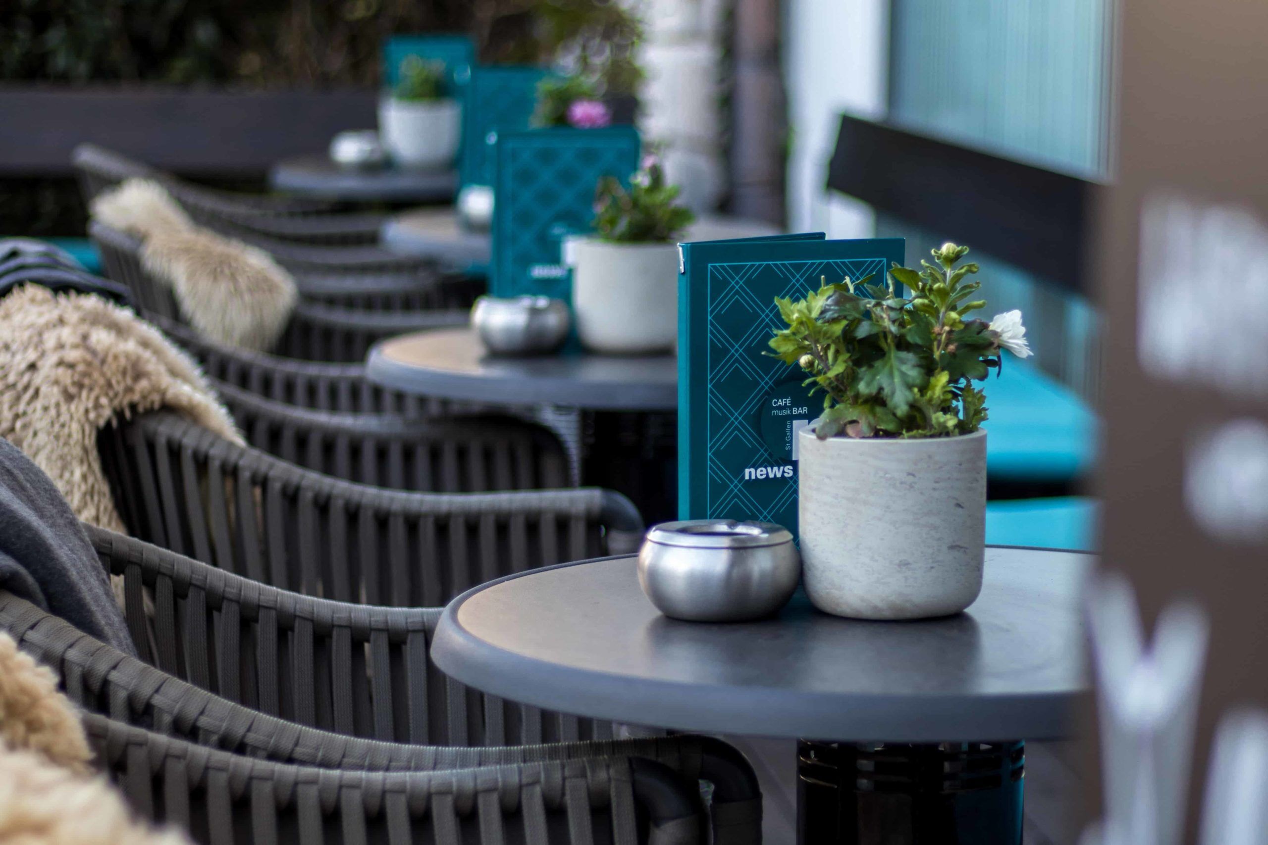 Terrasse des News Café in St. Gallen